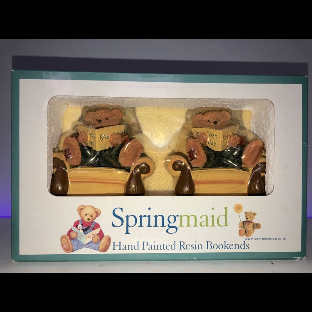 Baby Bear Bookshelf Ends for Nursery